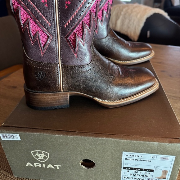 NWB  ARIAT WOMEN'S SIENNA VENTTEK 360 CHOCOLATE CHIP SQUARE TOE BOOT - Picture 13 of 15